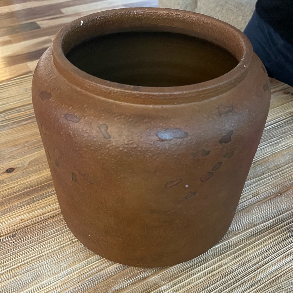 Threshold Terracotta pot. 8in.H 9.5inW. New. Bought bigger than I expected